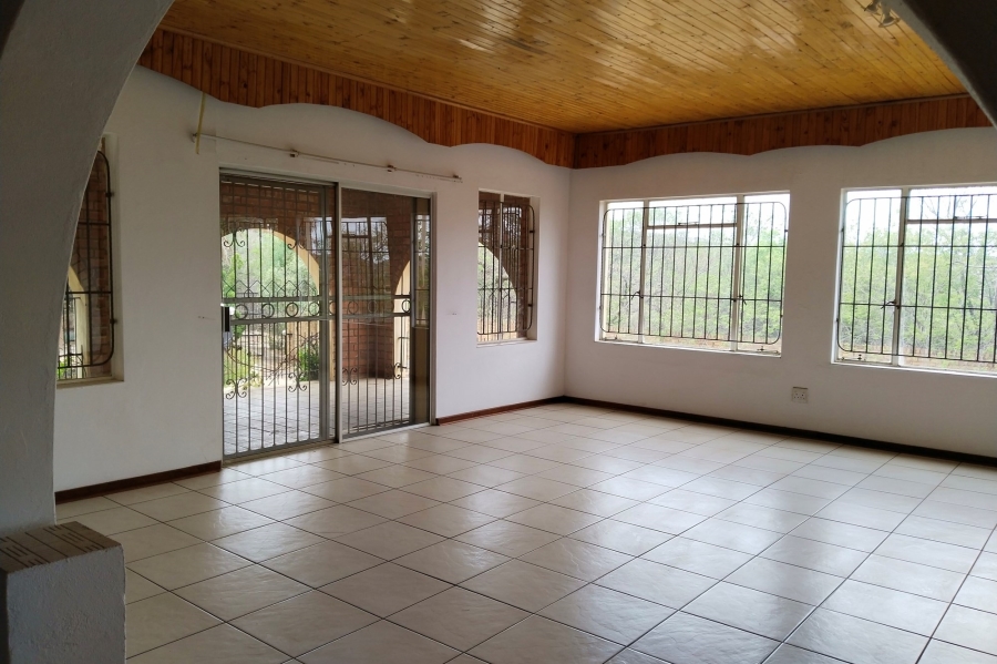 6 Bedroom Property for Sale in Hartbeespoort Rural North West